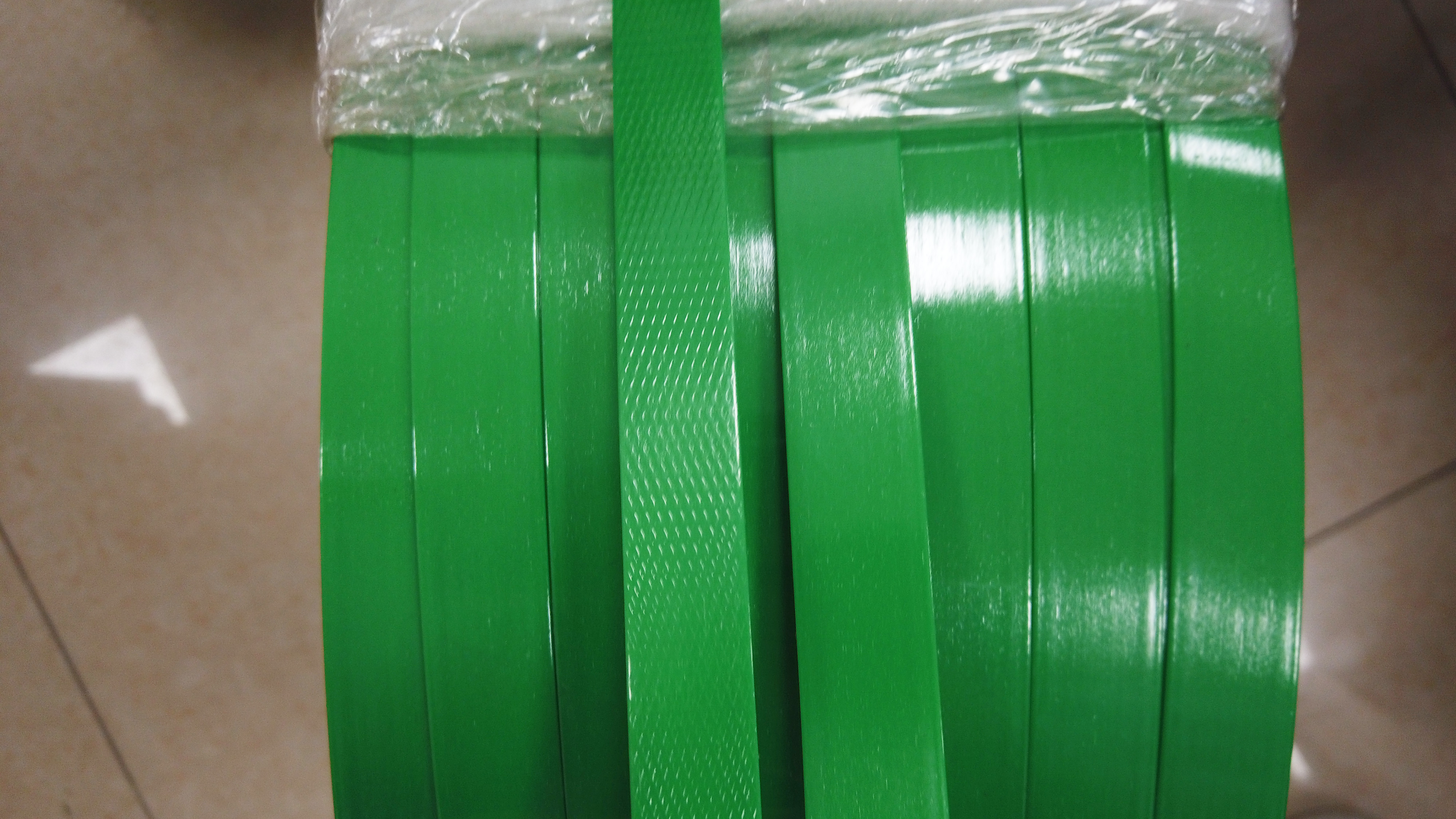 Glossy non-embossed pet plastic-steel packing belt